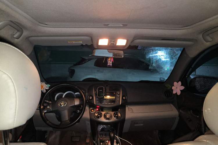 Used Toyota RAV4 2010 2.4L Automatic Deluxe Upgrade Edition Headliner