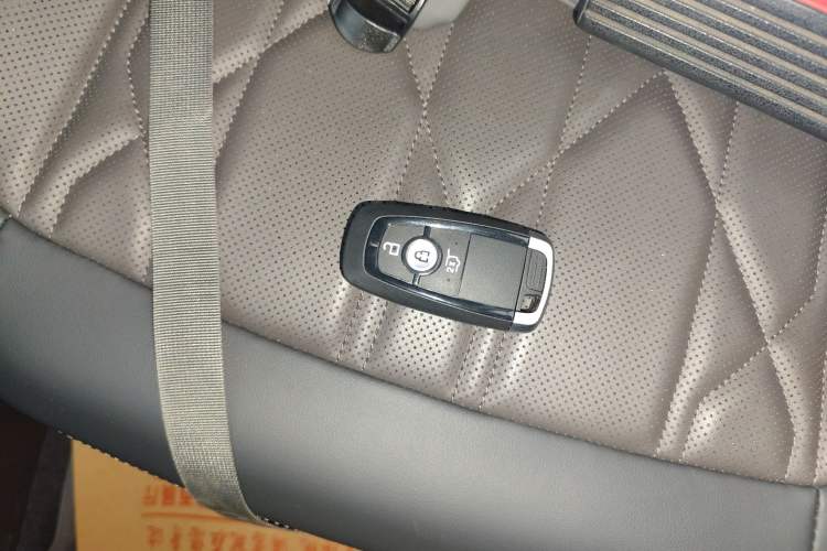 Used Ford Edge 2026 Model Explorer L 2.0T EcoBoost Four-Wheel Drive Seven-Seat Ultimate Interior 1