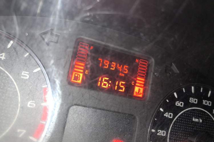 Used Wuling Rongguang V 2019 1.5L Window-Sealed Utility Model China VI LAR Odometer Close Up