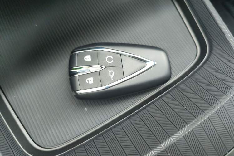 Used CHANGAN Eado 2025 Blue Whale 1.5T 500Bar Prestige Model
