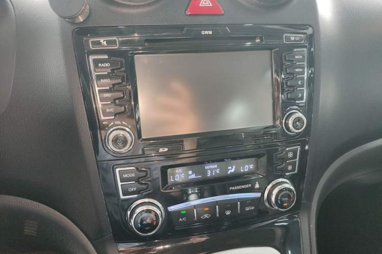 Used Haval H6 2013 Upgraded Model 1.5T Manual Two-Wheel Drive Elite Version Audio And AC Panel