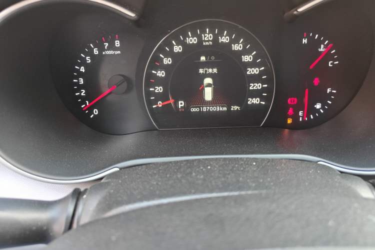 Used Kia Sorento 2013 2.4L 7-Seater Gasoline Comfort Version China IV Standard Odometer Close Up