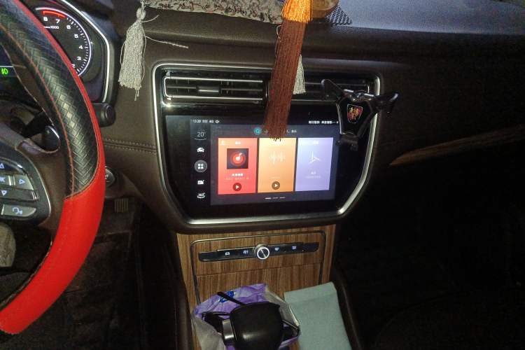 Used Roewe RX8 2019 30T Smart Connectivity Two-Wheel Drive Supreme Flagship Edition
