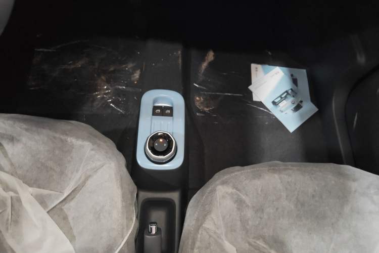 Used Geely Galaxy Panda 2024 Panda Mini 200km Endurance Bear Gear Lever