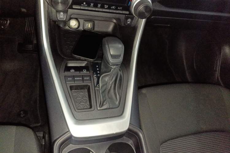 Used Toyota Wildlander 2023 2.0L CVT Two-Wheel Drive Leading Edition Gear Lever