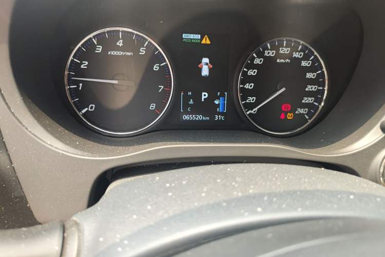 Used Mitsubishi Outlander 2018 2.4L 4x4 Elite Edition 5 Seats Odometer Close Up