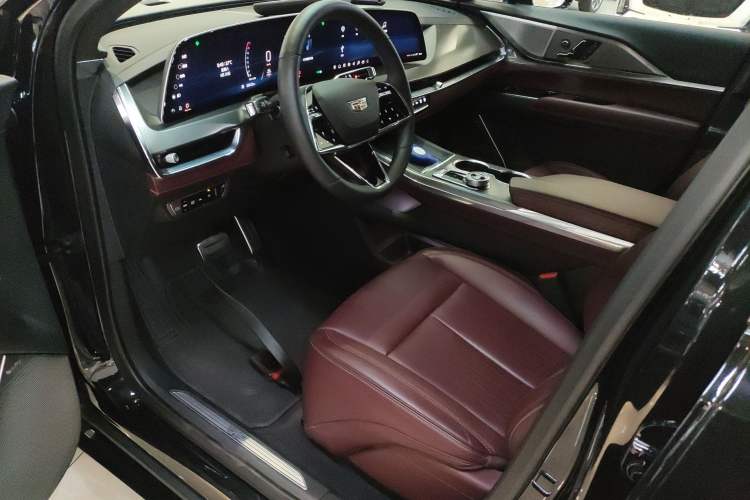 Used Cadillac XT5 2025 2.0T Platinum Edition
