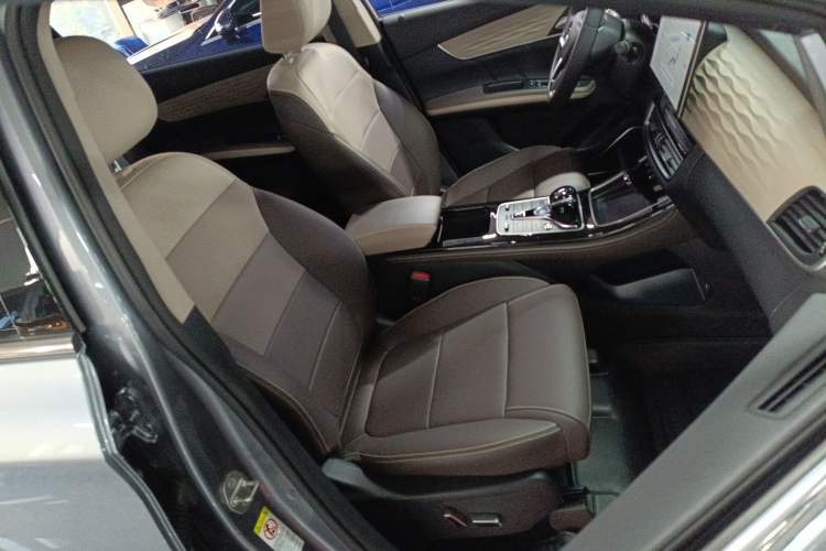 Used BYD Song MAX New Energy 2022 DM-i 105KM Flagship Model
