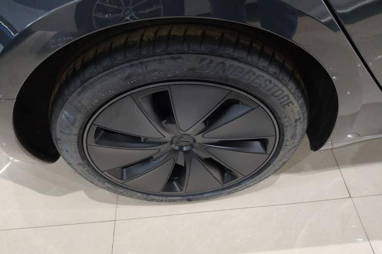 Used Tesla Model 3 2025 Rear-Wheel-Drive Version Right Rear Wheel Hub