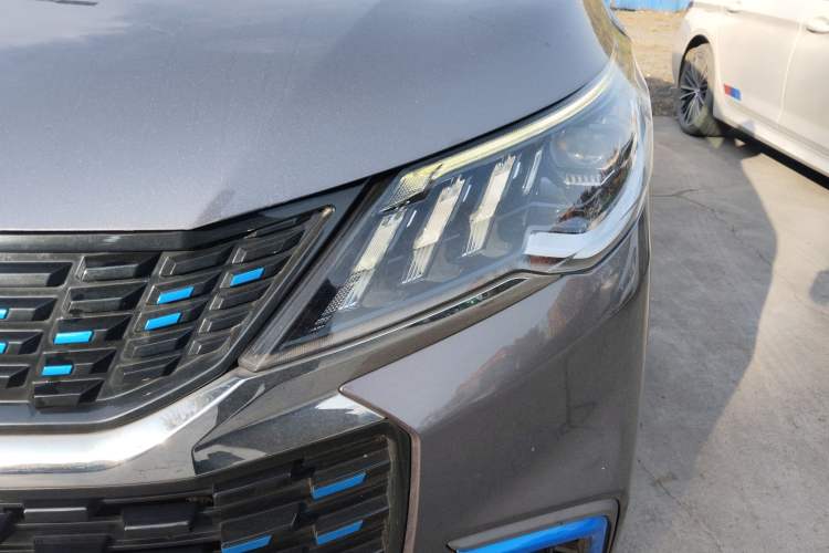 Used SAIC MAXUS EUNIQ 5 2020 Flagship Version with Large Battery 7 Seats