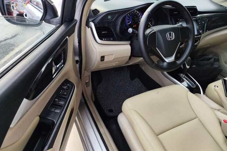 Used Honda Crider 2013 1.8L automatic comfort version