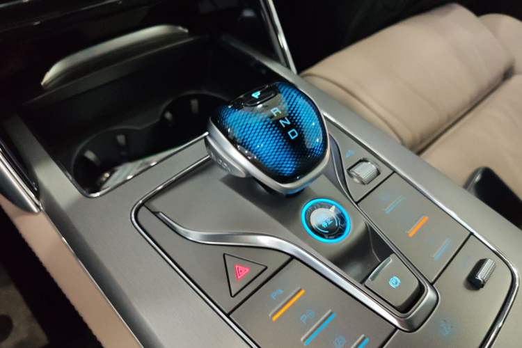 Used BYD Tang New Energy 2025 Intelligent Driving Version DM-i 115KM Flagship Edition Gear Lever