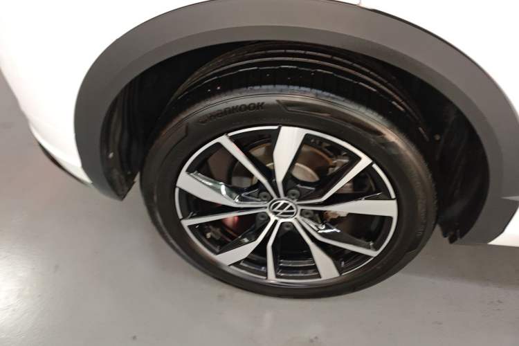 Used Volkswagen T-ROC 2024 300TSI DSG Two-Wheel-Drive Chen Guang Edition
