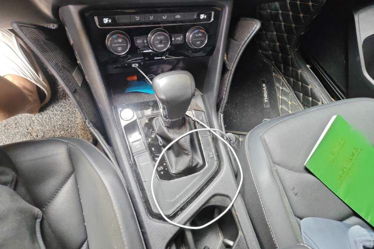 Used Volkswagen Tiguan L 2018 Revised Version 330TSI Automatic Two-Wheel Drive Comfort Edition Gear Lever