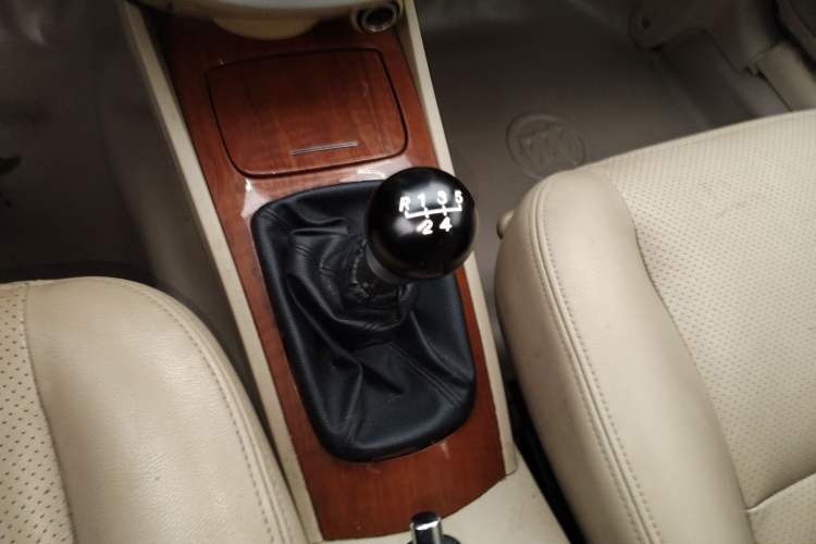 Used Buick Excelle 2011 1.6 LE-MT Gear Lever
