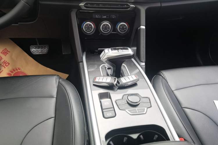 Used Haval H6 2018 Sport Edition 1.5T Automatic Two-Wheel Drive Elite Model China V Standard Gear Lever