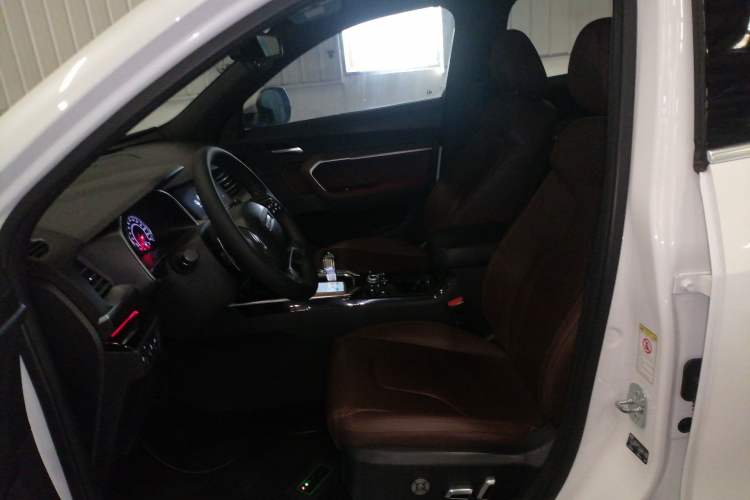 Used Haval H6 2017 Red Label 2.0T Automatic Two-Wheel Drive ZhiShang Model
