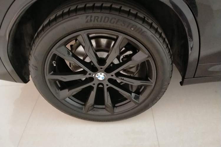 Used BMW X3 2023 Restyled xDrive30i Luxury Version M Night Edition Package Right Rear Wheel Hub