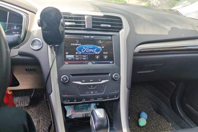 Used Ford Mondeo 2013 2.0L GTDi 200 Luxury Model Audio And AC Panel