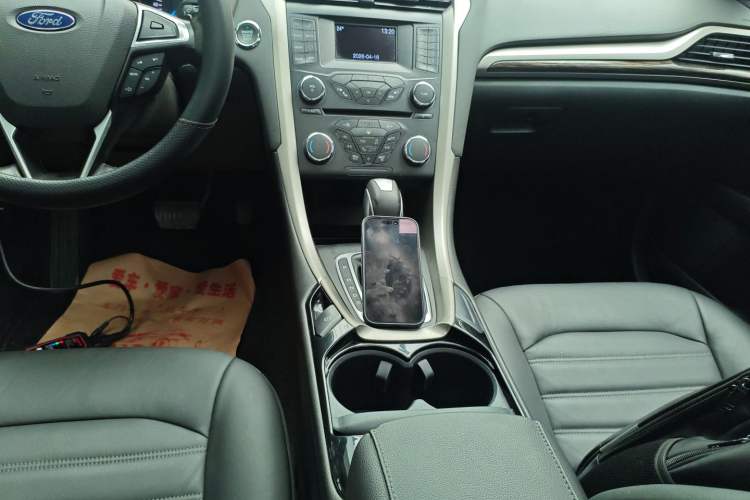 Used Ford Mondeo 2013 2.0L GTDi 200 Fashion Edition Audio And AC Panel