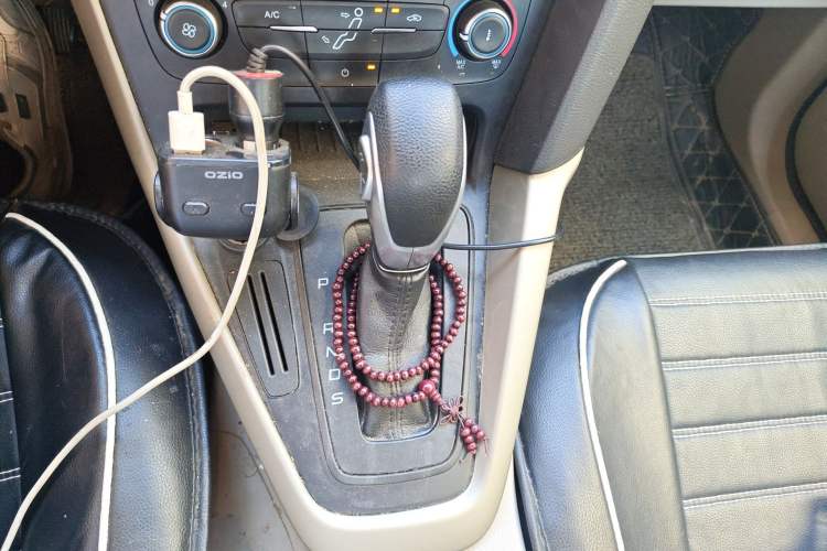 Used Ford Focus 2017 Sedan 1.6L Automatic Comfort Plus SmartDrive Edition Gear Lever