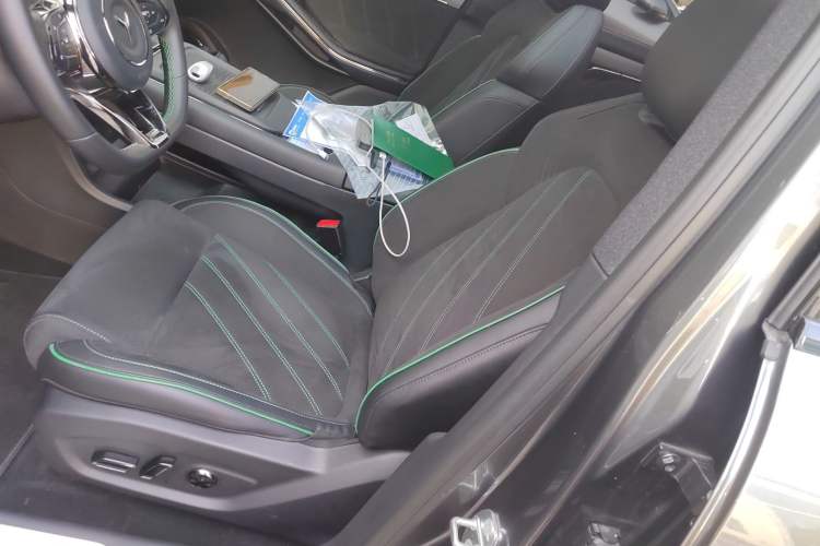 Used VOYAH FREE 2025 318 259 km All-Wheel-Drive Exploration Edition
