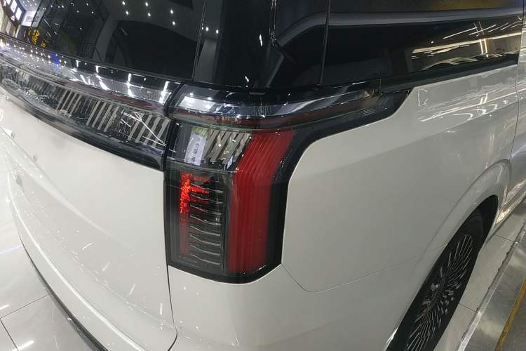 Used Zeekr 009 2022 WE Edition
