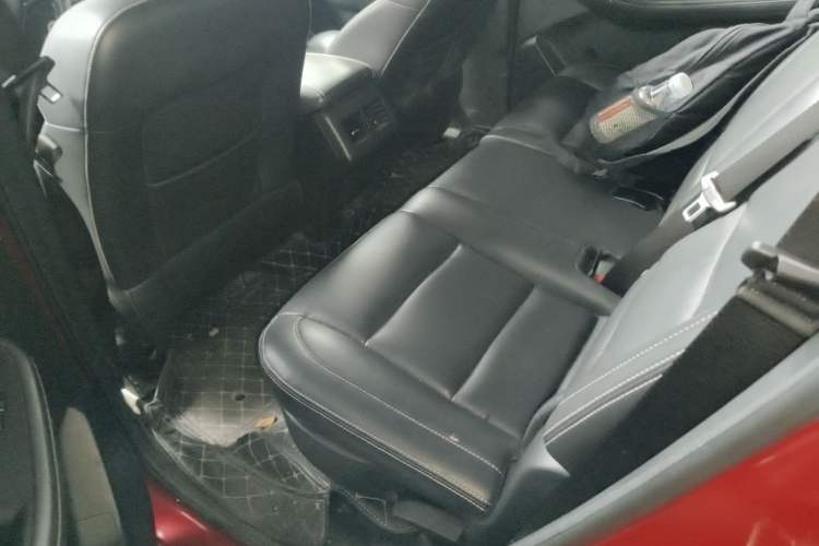 Used Dongfeng Fengon S560 2018 Upgraded Model 1.8L CVT Prestige 7-Seater Left Rear Seat