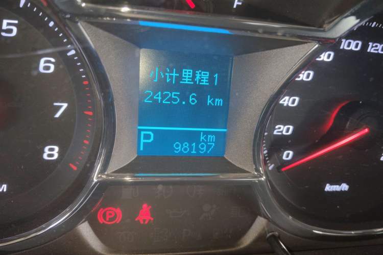 Used Chevrolet Captiva 2015 2.4L 4x4 Flagship Edition 7-Seater Odometer Close Up