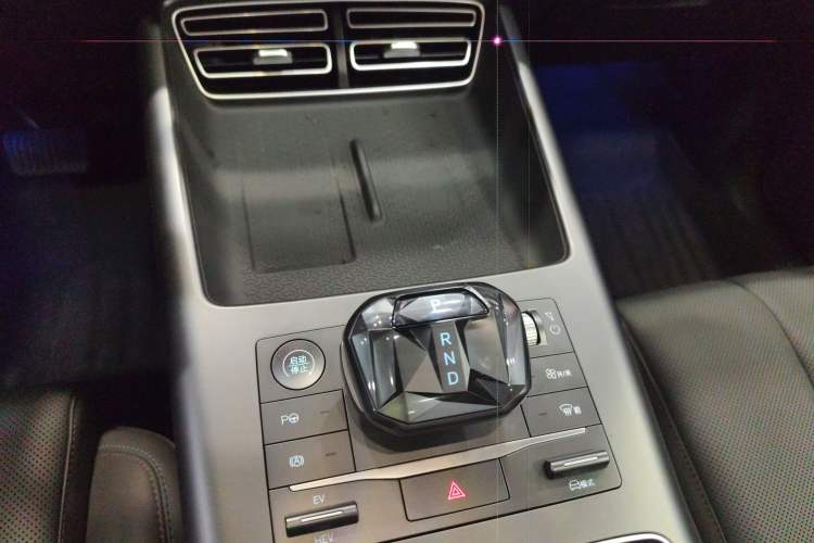 Used BYD Song Pro New Energy 2025 Second-Generation Intelligent Driving Version DM-i 115KM Superior Trim Gear Lever