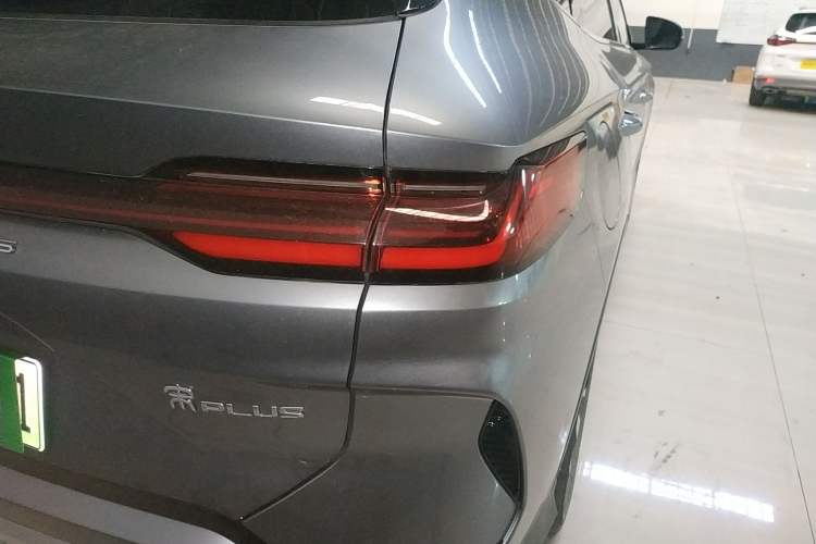 Used BYD Song PLUS New Energy 2024 Honor Edition EV 520km Luxury Model
