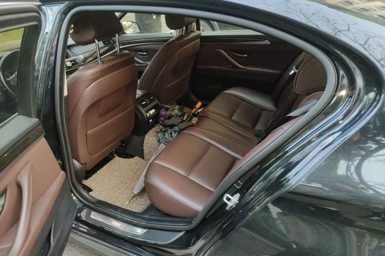 Used BMW 5 Series 2014 525Li Luxury Design Package Left Rear Seat