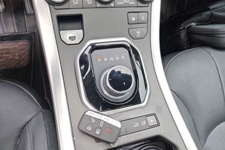 Used Land Rover Range Evoque 2018 240 PS SE Smart Brilliance Edition Gear Lever