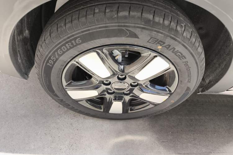 Used BYD Dolphin 2025 Intelligent Driving Version 410 km Fashion Edition Right Rear Wheel Hub