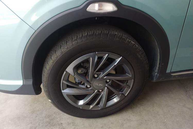 Used NETA V 2021 Standard Range Entertainment Version – Upgraded Model Left Front Wheel Hub