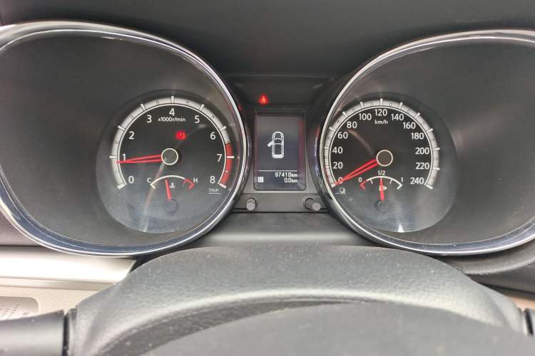 Used Venucia T70 2015 2.0L Manual RuiQu Version Odometer Close Up