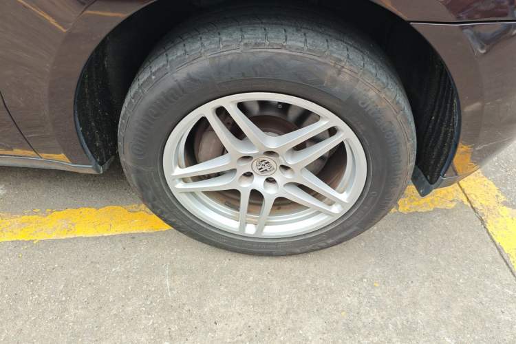 Used Porsche Macan 2017 Macan 2.0T Right Front Wheel Hub