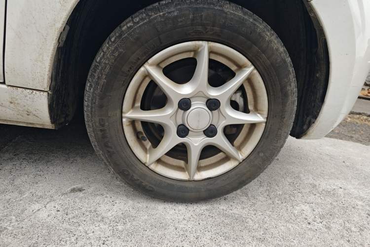 Used Roewe Clever 2022 311km QiQi BoBo Edition Right Front Wheel Hub