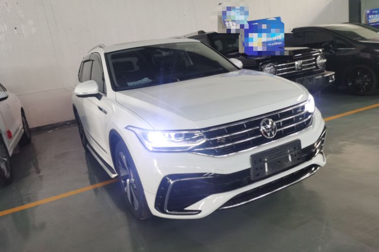 Used Volkswagen Tiguan L 2023 Facelifted 380TSI Automatic All-Wheel Drive R-Line Plus Version 7-Seater Front Right 45 Deg