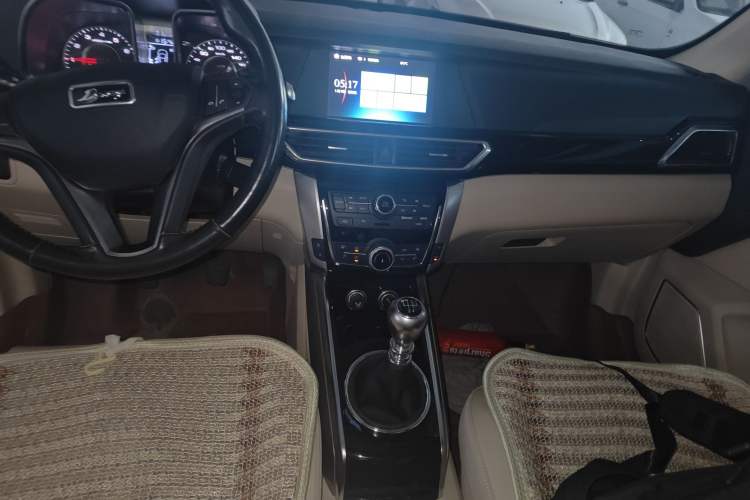 Used Zotye Domy X5 2017 Upgraded Model 1.5T Manual Luxury Version Audio And AC Panel