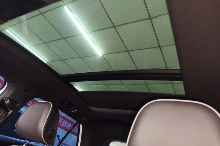 Used Volkswagen T-ROC 2024 300TSI DSG Two-Wheel-Drive Chen Guang Edition Headliner