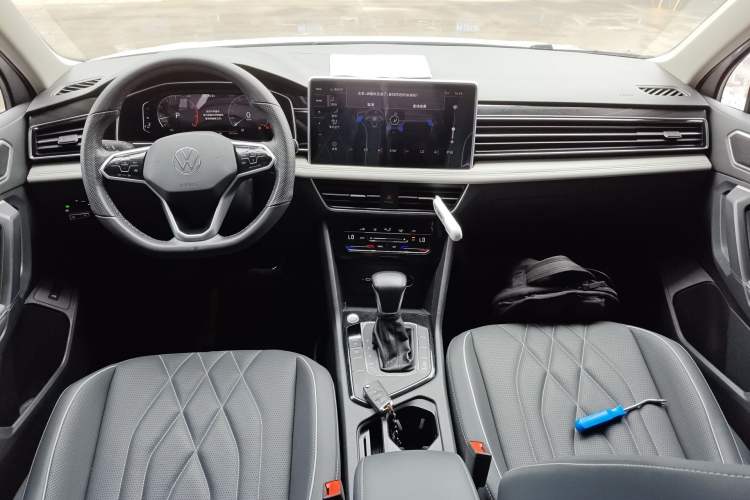 Used Volkswagen Tiguan L 2022 330TSI Automatic Two-Wheel Drive Smart Edition Center Console