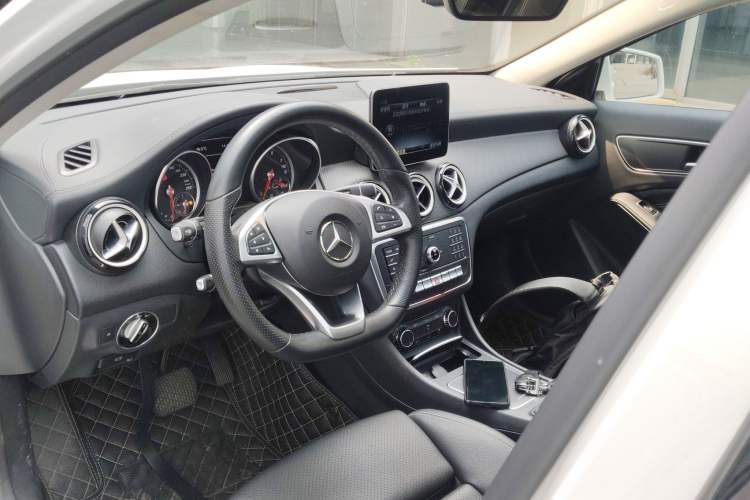 Used Mercedes-Benz GLA 2019 GLA 200 Fashion Model Center Console