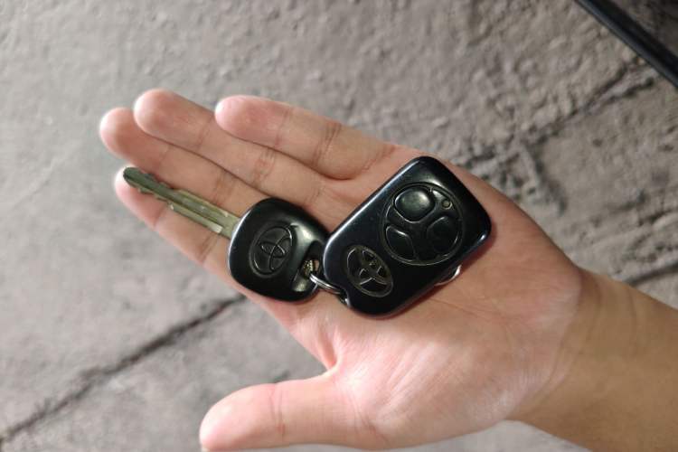 Used Toyota Corolla EX 2011 1.6L Automatic Classic Edition Vehicle Key