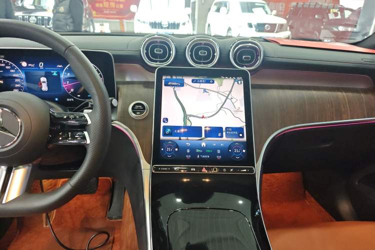 Used Mercedes-Benz GLC 2025 Refreshed GLC 300 L 4MATIC Dynamic Version 5 Seats