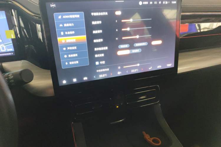 Used GAC Trumpchi GS8 2022 Dual-Engine Series 2.0TM Two-Wheel Drive Prestige Edition (7 Seats) Audio And AC Panel