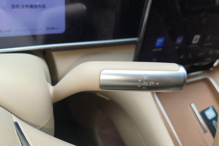 Used Hima AITO M7 2026 Model Range-Extending Ultra All-Wheel Drive 6-Seater Version Gear Lever