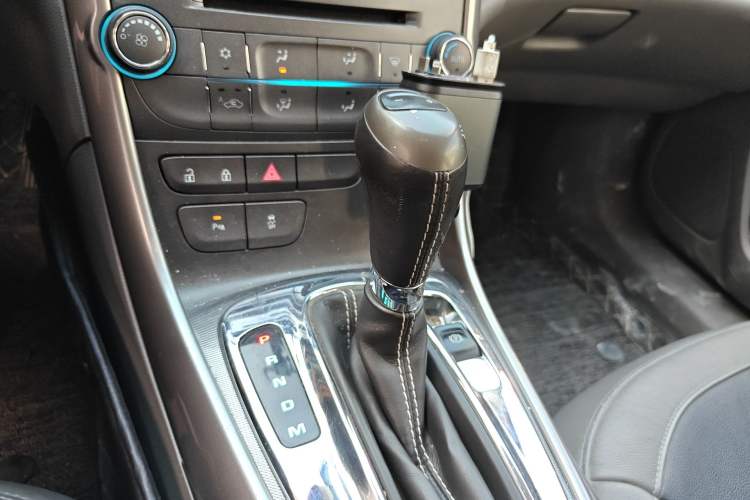 Used Chevrolet Malibu 2014 2.0L Automatic Luxury Edition Gear Lever