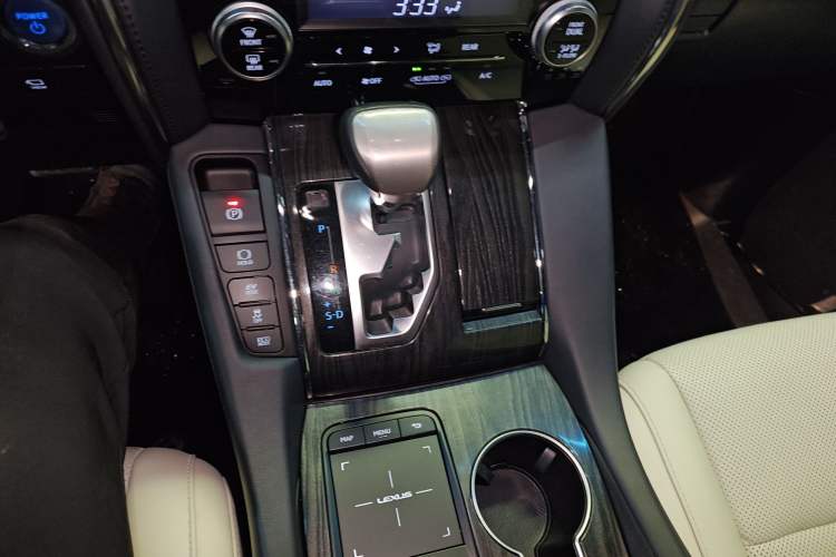 Used Lexus LM 2020 300h Seven-Seat Elegant Edition
