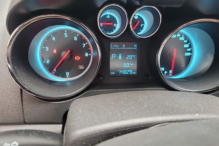 Used CHANGAN CS35 2012 1.6L Automatic Luxury Version China IV Standard Odometer Close Up